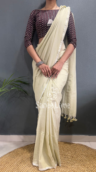 Off White Saree With Zigzag Print Blouse